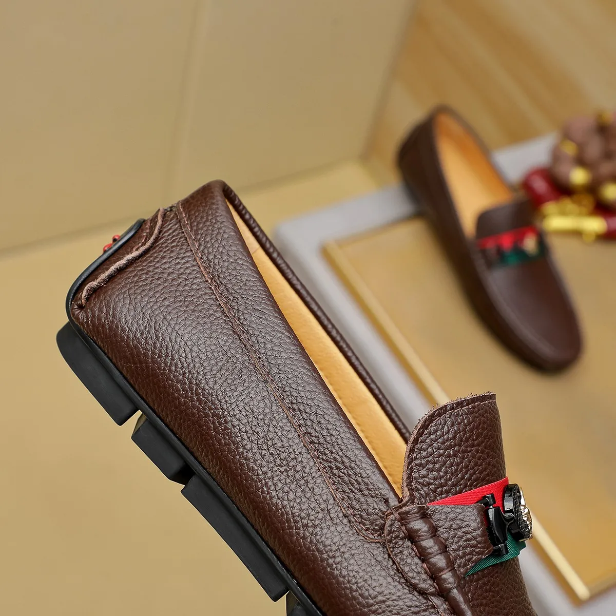 Men's shoes 💰360💰💰GUCCI Gucci official website synchronizes the latest model 🛃The upper is made of imported cowhide, 🐷leather lining, rubber outsole, 🎩🎩top-notch handcrafted workmanship with fine stitches and threads🔍definitely satisfy those perfectionist men who pursue high luxury quality 👏 Colors available! Code number 38-45 Large quantity in stock